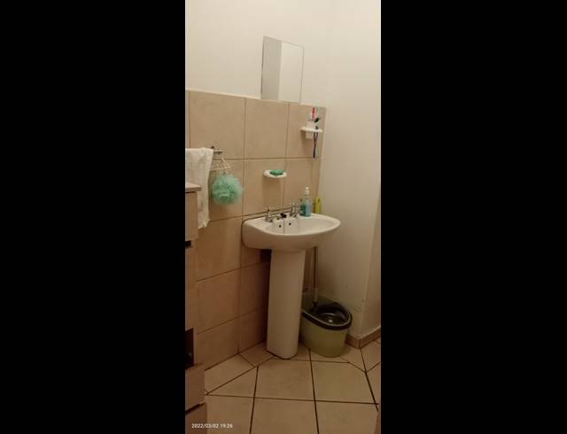 2 bed property to rent in CLOETESVILLE